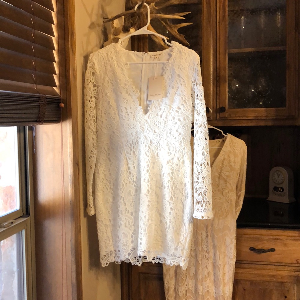 Short lace wedding dress 👗💕